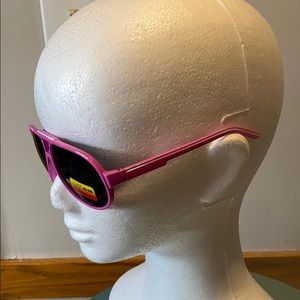 Retro style girls pink/white sunglasses!